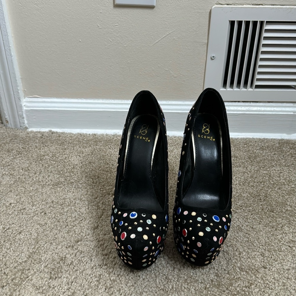 black platform heels with multicolored dots. thrifted.
